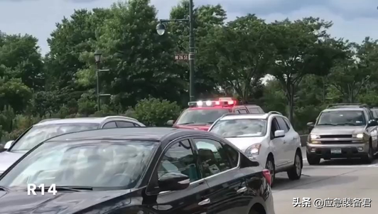 美国消防车出警视频，被堵在路上。视频1