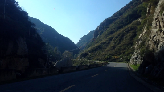 秦岭深山，途径流峪飞峡，一路风景正好视频1