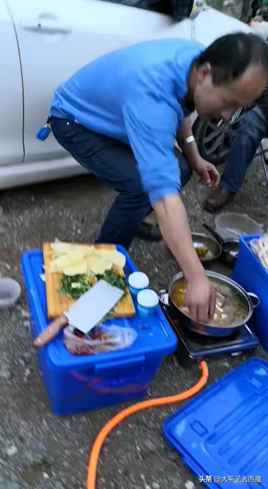 路遇车友一起露营做饭吃！视频1