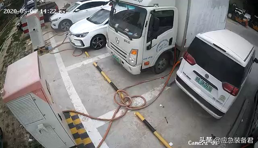 深圳 东风 风行电动汽车发生自燃，引发爆炸！视频1