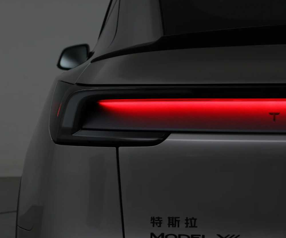 Model Y L看车打卡话题封面图