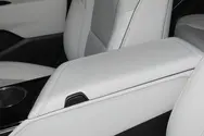 前排中央扶手