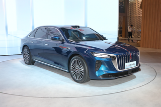 新车 | 插混中大型车/竞争沃尔沃S90 PHEV？红旗H9 PHEV平台车下线图2