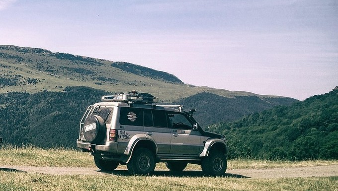 假期越野在路上话题封面图