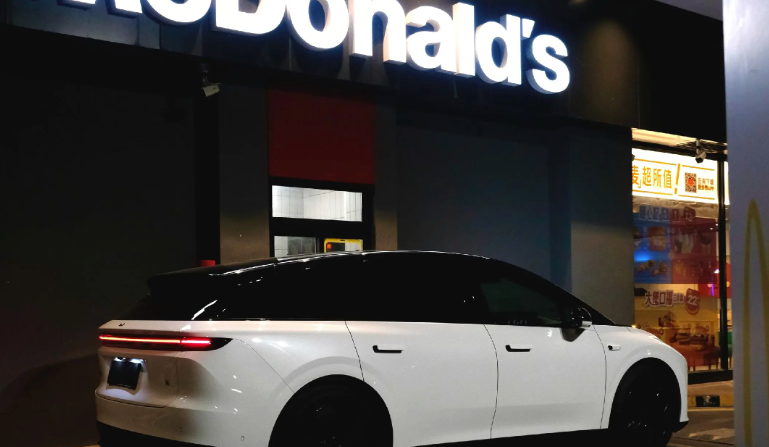 理想车主有好好停车吗？话题封面图