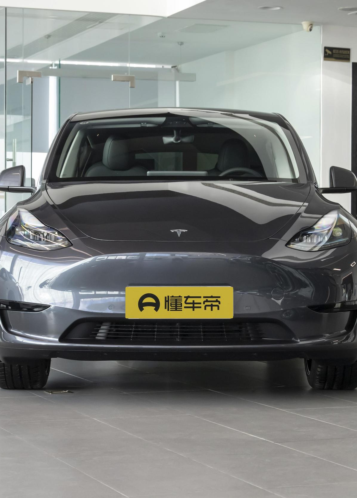 Model Y 用车打卡话题封面图
