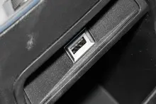 后排USB（充电）