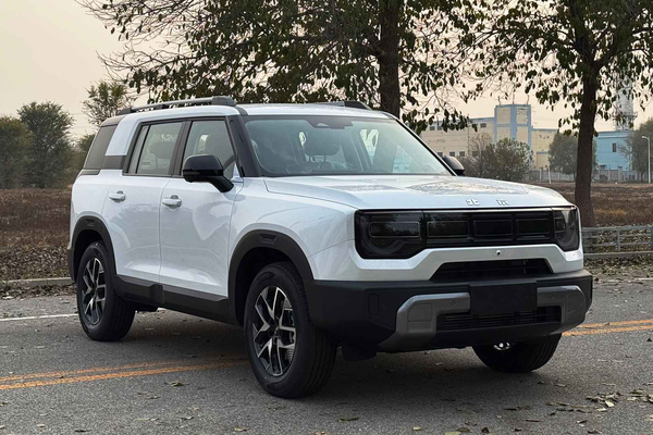 北京越野BJ30 2025款 1.5T DHT魔核电驱基本型厂商_基本信息图