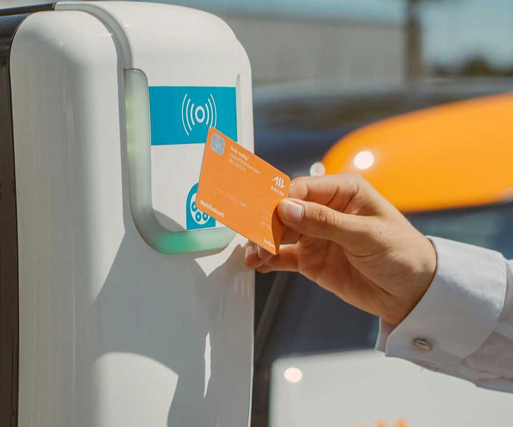 充电时如何消磨时间话题封面图