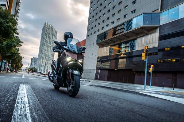 雅马哈 XMAX 300 2025款 Tech Max版厂商_基本信息图