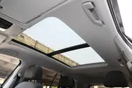 可开启全景天窗