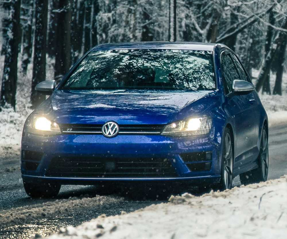 雨雪天，辅助驾驶还能用吗？话题封面图