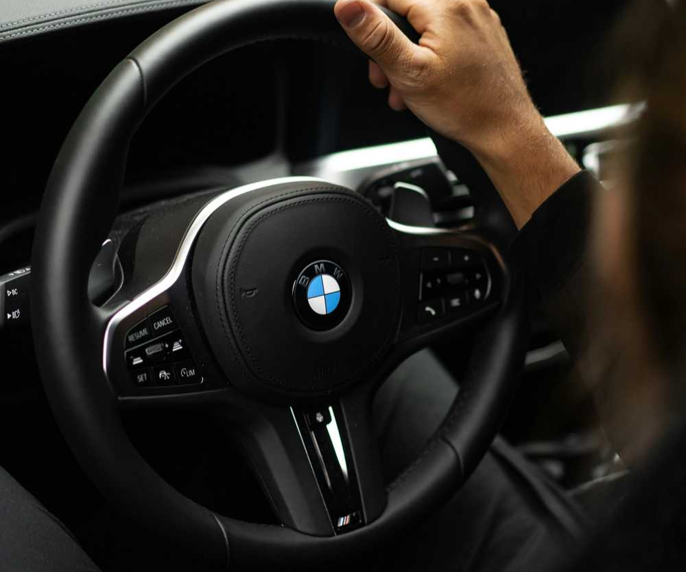 握方向盘，你是哪种姿势？话题封面图