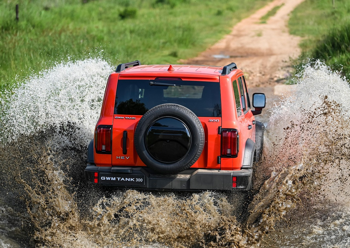 当硬派越野遇上温柔女生话题封面图