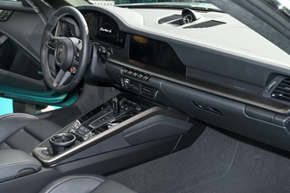 新车 | 272.8万元起，新款保时捷911 Turbo S将在进博会进行国内首秀图3
