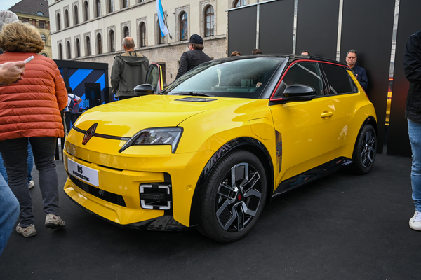 雷诺5 2025款 基本型厂商_基本信息图