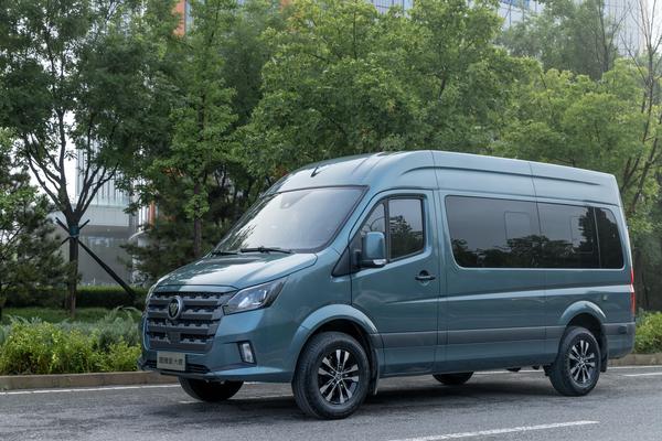 图雅诺X8 EV 2025款 加长轴中顶明窗双胎 17座厂商_基本信息图