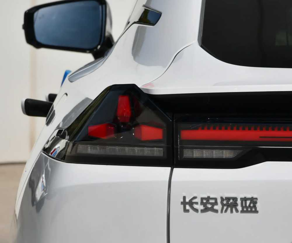 深蓝系两款轿车怎么选话题封面图