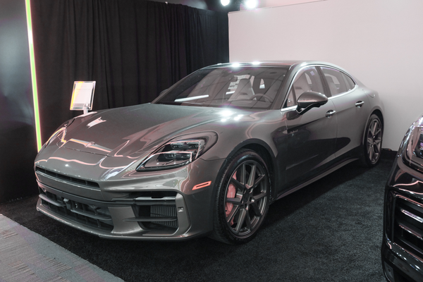 Panamera E-Hybrid 2026款 Panamera Turbo E-Hybrid 4.0T厂商_基本信息图