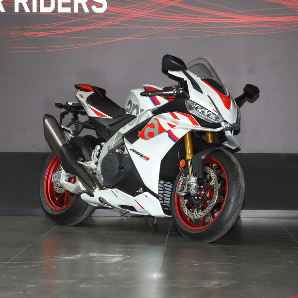 阿普利亚 RSV4 2023款 极速白限定版厂商_基本信息图