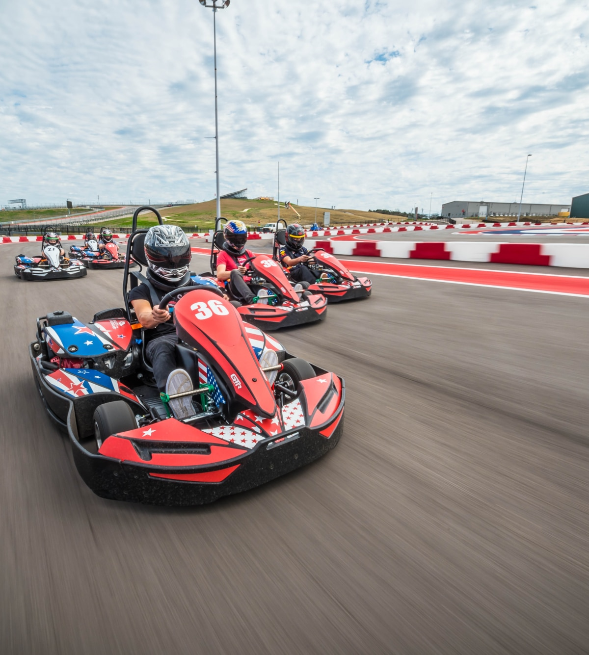 卡丁车翻车现场话题封面图