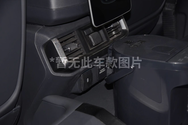 4个USB/Type-C接口