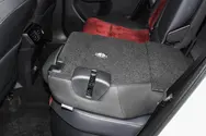 后排座椅手动折叠