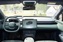 14.6英寸悬浮式中控屏