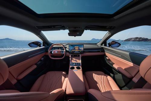 吉利又要“卖爆了”！综合续航0.2万公里，油耗0.95L，定价10万级