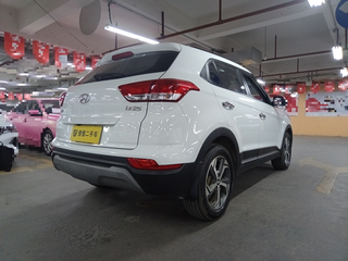 造型前卫极品车况的现代ix25图6