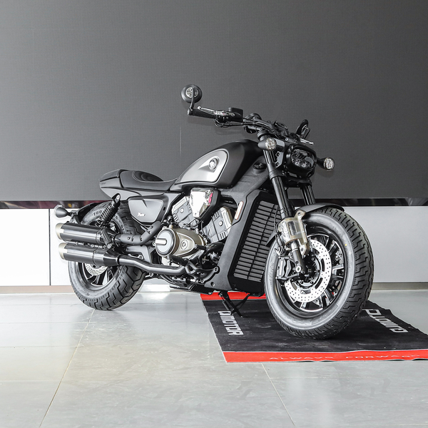 QJMOTOR 闪600 2024款 双座版厂商_基本信息图