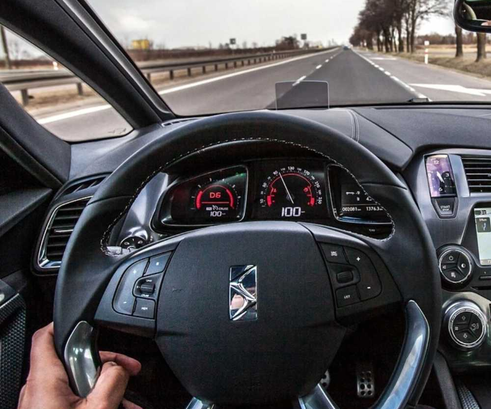 开车时最享受的事话题封面图