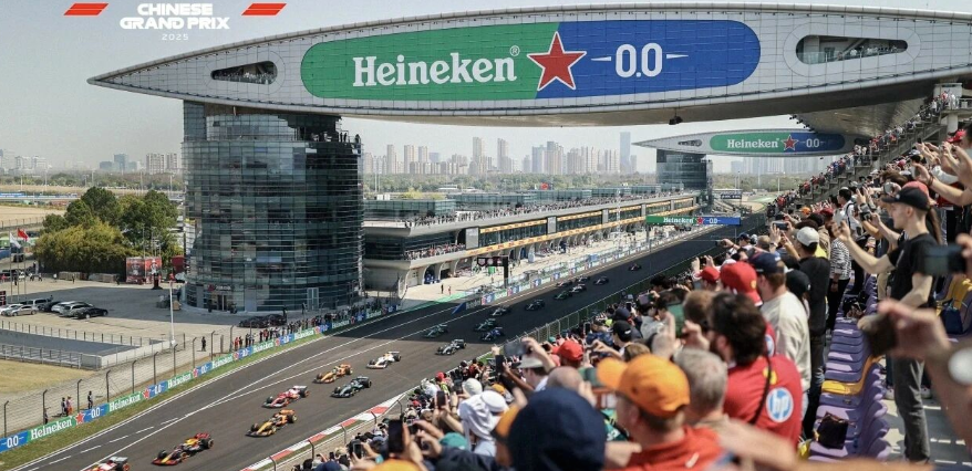 双男主包揽冲刺赛排位一二，梅奔要统治F1？话题封面图