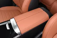 前排中央扶手