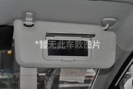 副驾驶遮阳板有化妆镜和照明