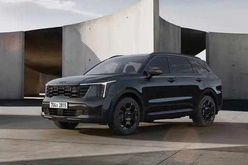 Top 13 Family SUVs for GCC buyers 2025: Reliable, spacious, tech - savvy. From Toyota Land Cruiser to Hyundai Palisade. 