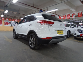 造型前卫极品车况的现代ix25图4