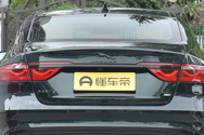 P300 AWD 徽标