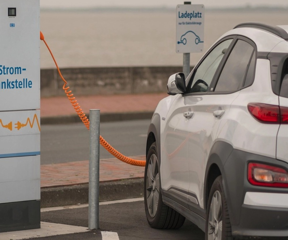 快充VS长续航谁更重要话题封面图