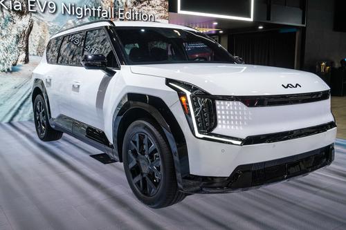 新车｜起亚EV9夜幕版亮相纽约车展，6座中大型SUV，蔚来ES8同级