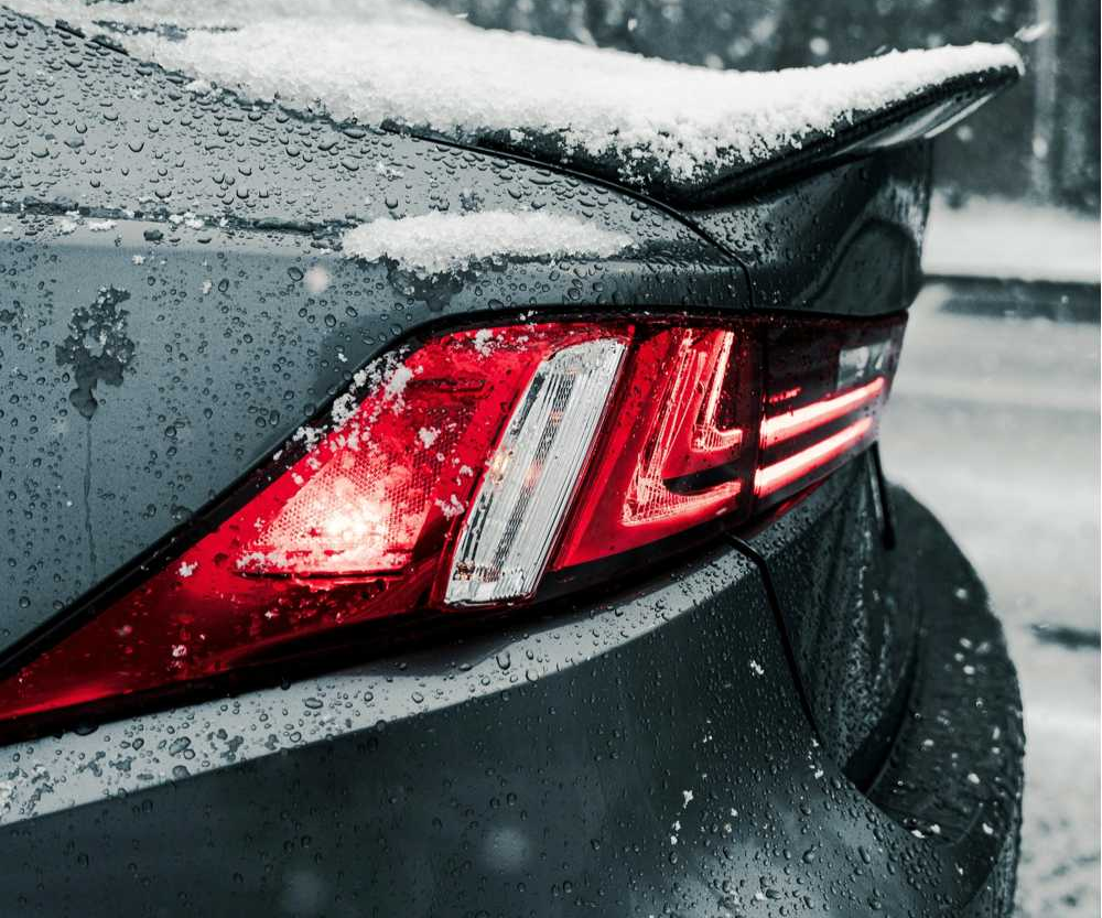 雪天爱车氛围感大片话题封面图