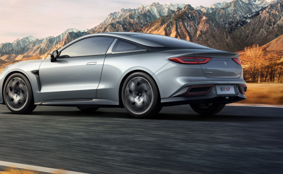 聊聊爱车辅助驾驶话题封面图