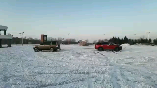 冰天雪地，一辆过分的比亚迪唐和一辆悲惨的路虎视频1