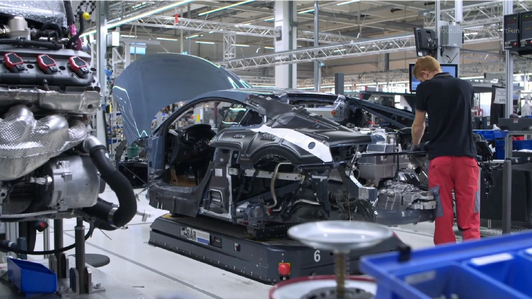 奥迪 R8  在德国海尔布隆的生产基地视频1