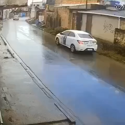 下雨了，路上要注意安全视频1