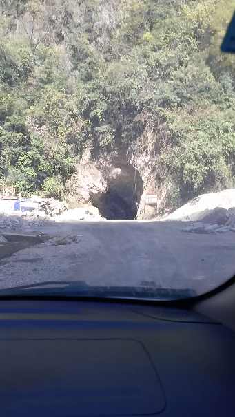 山石洞公路视频1