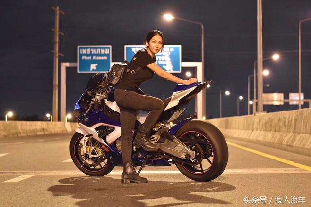 漂亮的泰国女摩托车赛车手
