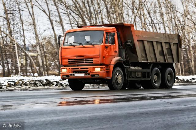 百公里油耗70升俄罗斯的大力神卡玛斯系列自卸车