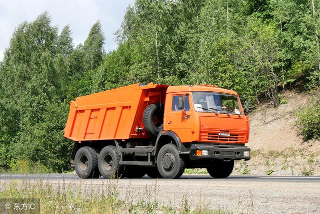 百公里油耗70升俄罗斯的大力神卡玛斯系列自卸车