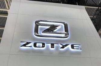 一个z标的话太low了,于是学起保时捷等豪车,用手写的英文字母作为车标